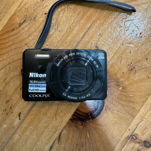Nikon Coolpix Camera 16 megapixels